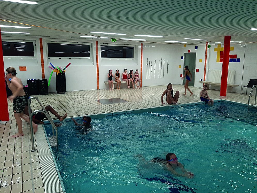 Im Veldener Hallenbad wird jede Woche trainiert.